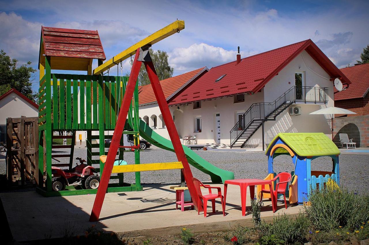 Yosefsfeld Bed & Breakfast Kutjevo Екстериор снимка