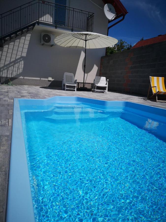 Yosefsfeld Bed & Breakfast Kutjevo Екстериор снимка
