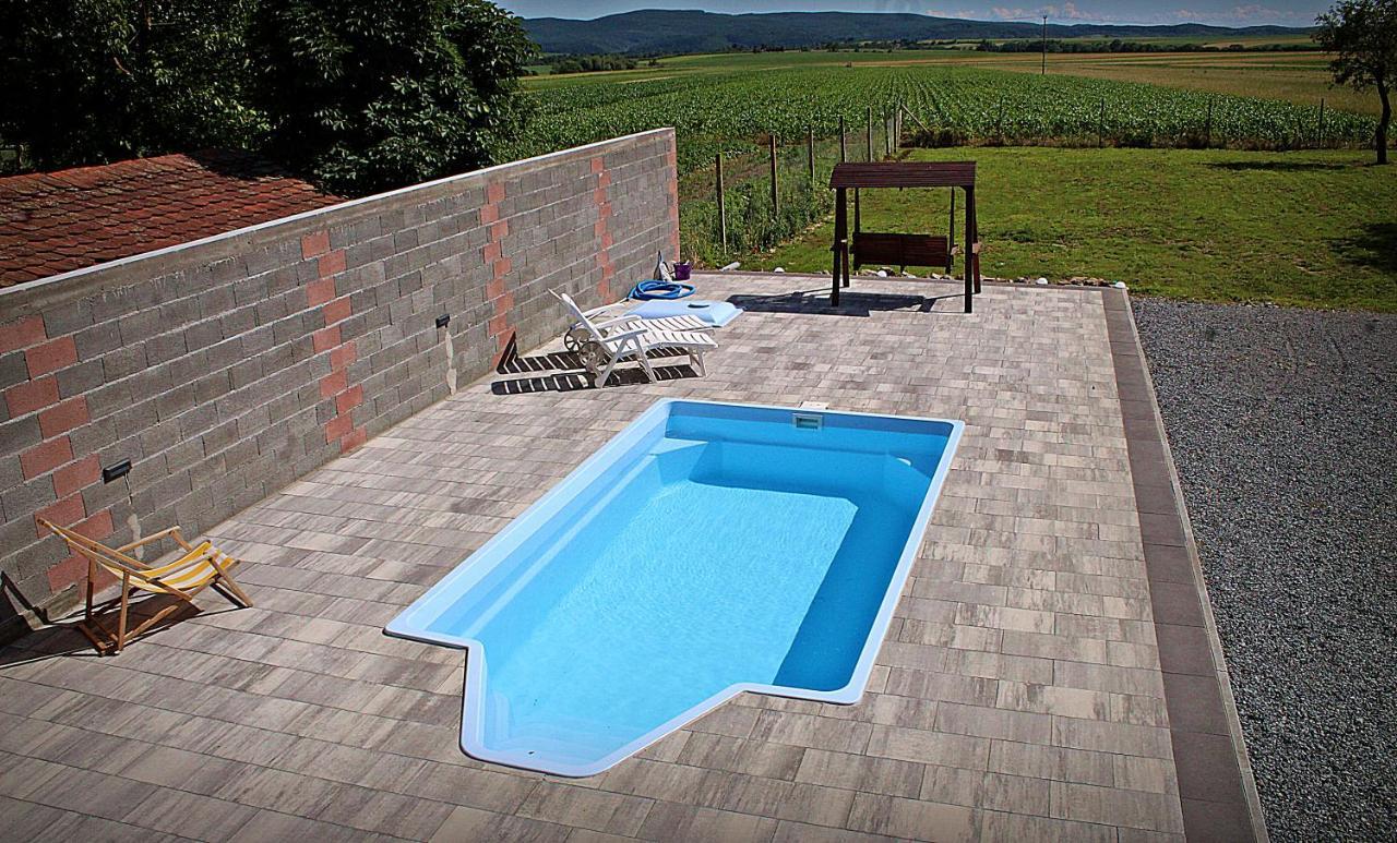 Yosefsfeld Bed & Breakfast Kutjevo Екстериор снимка
